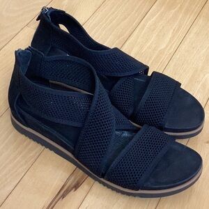 Eileen Fisher Black Mesh with stretch Strapped Sandals. Women’s size 10